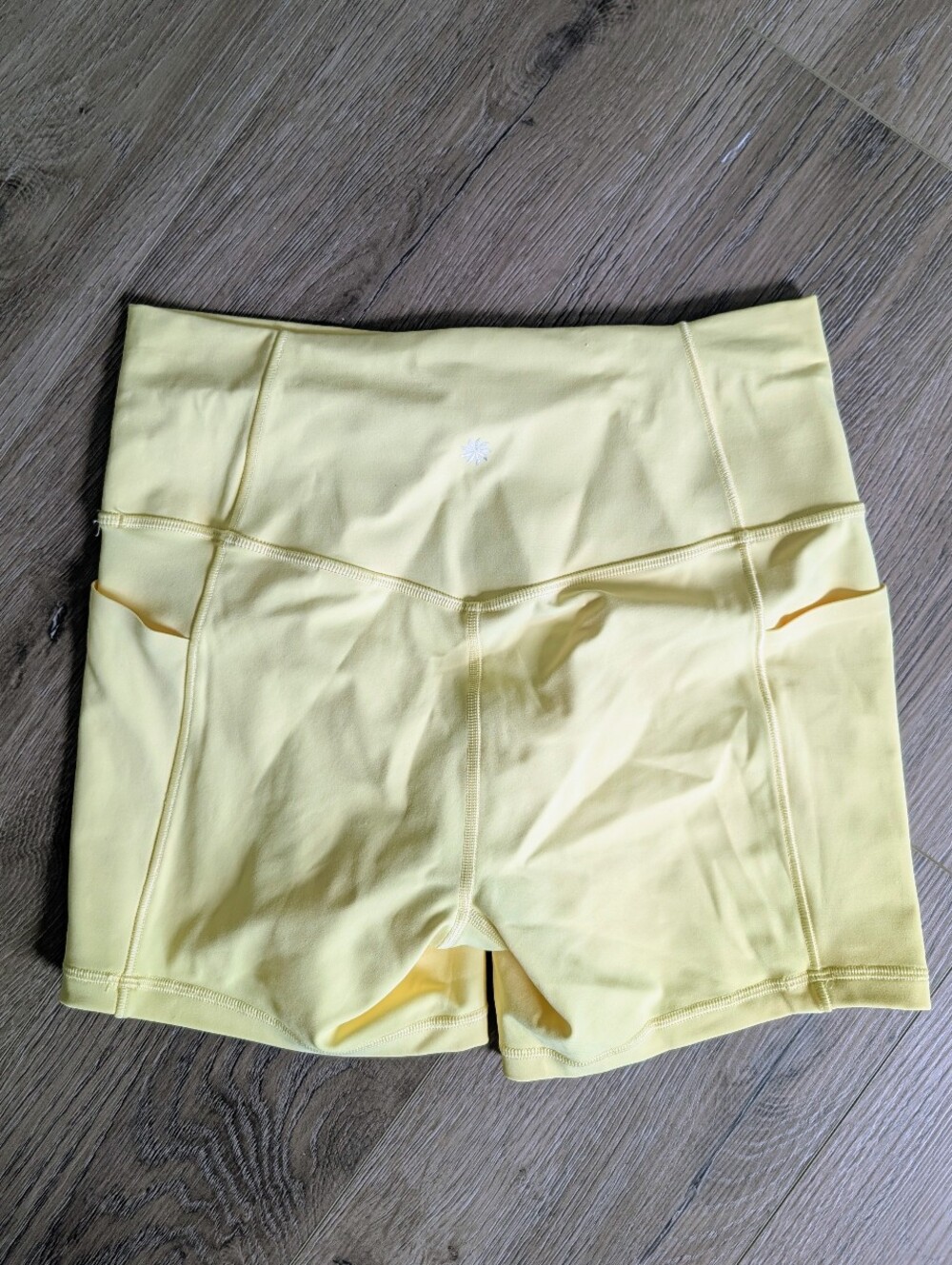 Athleta Salutation Stash High Rise 5" Citron Yellow Shorts - Picture 2 of 4